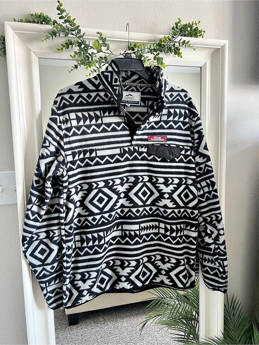 Chicago Blackhawks Summit Kickoff Collection Geometric Fleece Pullover in Black